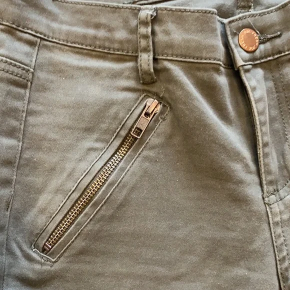 Woman’s Ultra Slim Stretch Soft Denim Jean - Picture 3 of 6